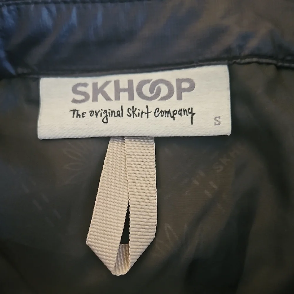 Skhoop Quilted Black Skirt with - Picture 4 of 6
